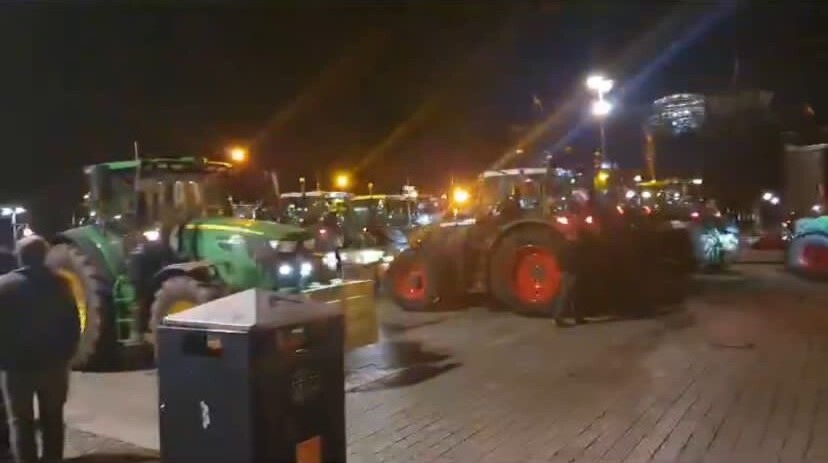 Aufmarsch in der Nacht