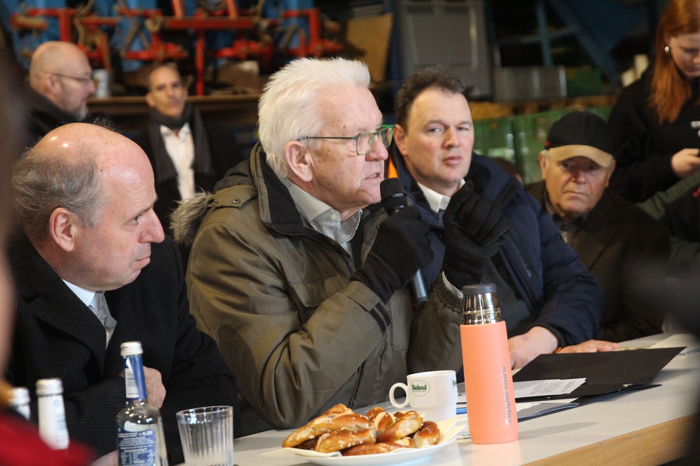Kretschmann besucht Biohof Grieshaber & Schmid in Ditzingen
