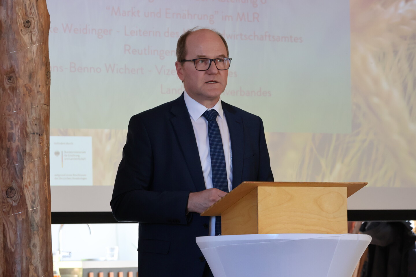 Vizeprsident Hans-Benno Wichert richtete in seinem Gruwort Glckwnsche an alle Teilnehmenden.